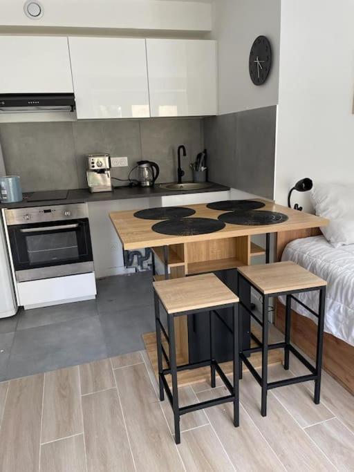 Apartment 2-appartement Rdc Avec Jardin *