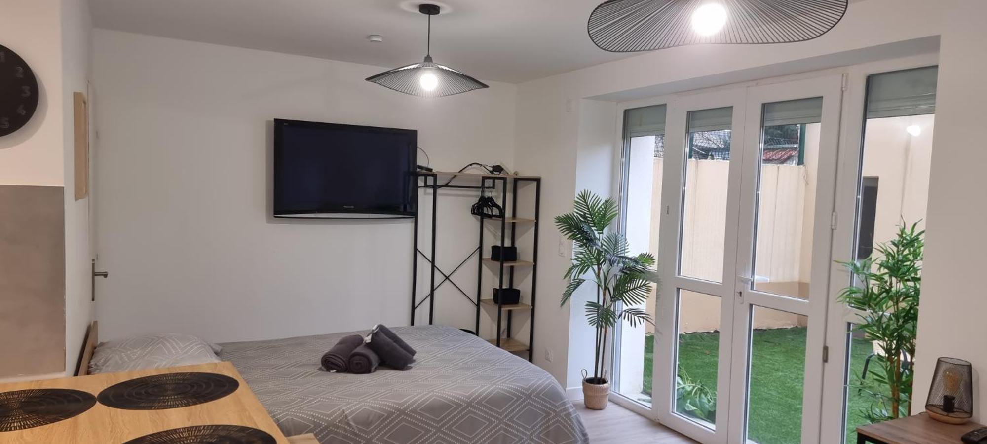 Apartment 2-appartement Rdc Avec Jardin *